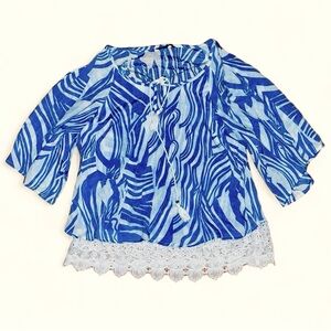 Flowy keyhole front top with design trim